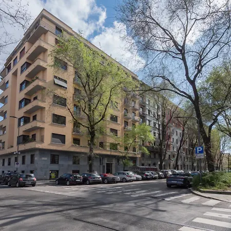 Homelovers Pretty Porta Venezia District Mm1 Apartment Milan